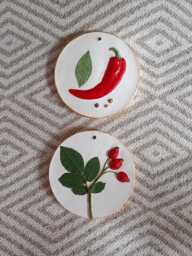 Berry & Pepper Botanical Bas-Reliefs Farmhouse Round Plaster Cast Floral Wall Decor For Hall Kitchen Flower Tile Botanical - thumbnail 1