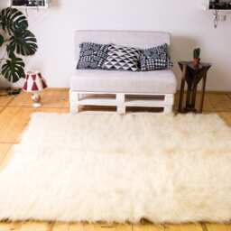 White Area Rug Of Sheep Wool - thumbnail 2