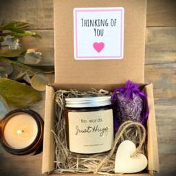 No Words Just Hugs Candle - Thinking Of You Sympathy Gift Box Bereavement Hug in A Soy Wax Essential Oil Comfort Present