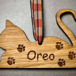 Personalised Oak Christmas Decorations Cat Kitten Tree Wood Bauble Gifts Xmas - thumbnail 3
