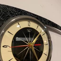 Colour Etched Lucite Formica Wall Clock From Royale - Midcentury Atomic Boomerang Retro Style in Black - thumbnail 3