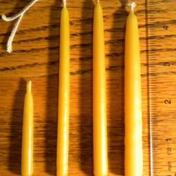 20 Minute Burntime Beeswax Taper Candles - thumbnail 3