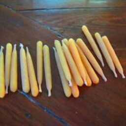 20 Minute Burntime Beeswax Taper Candles - thumbnail 4