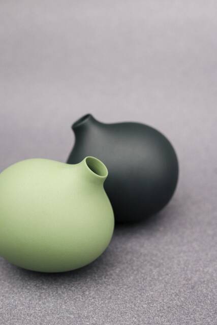 Porcelain Design Vase/Green Vase/ White Vase Imo/Porcelain Flower Holder/Round Shape Easter Decoration/ Tablesetting Decor - image 1