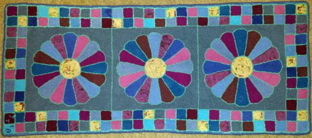 Dresden Plate Runner
