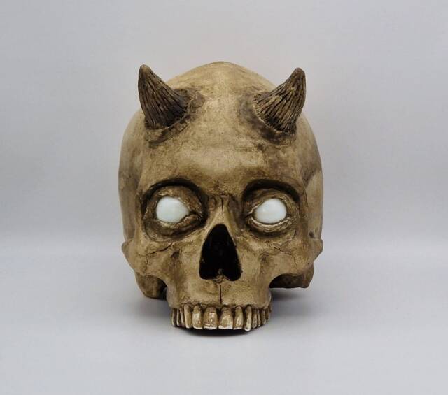 Bright Eyes Human Skull Replica . Realistic Plaster Of Paris Life Size Replica - image 1