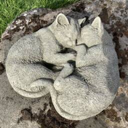 Reconstituted Stone Cuddling Cats - thumbnail 3