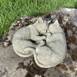 Reconstituted Stone Cuddling Cats - thumbnail 2