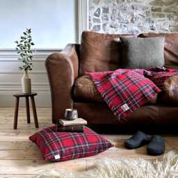 Harris Tweed Royal Stewart Tartan- Luxury Pure Wool Lap Blanket - 75x100cm/30x39 - thumbnail 1