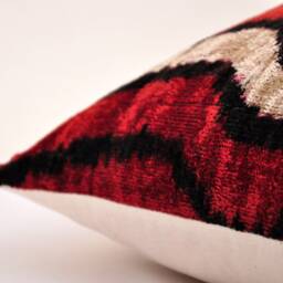 Handmade Red Silk Velvet Ikat Pillow Cover - thumbnail 4