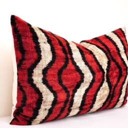 Handmade Red Silk Velvet Ikat Pillow Cover - thumbnail 3
