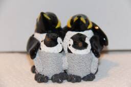 Emperor Penguin Family Of 4 - thumbnail 1