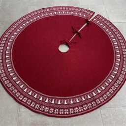 Hand Knitted Red Christmas Tree Skirt, 48'' Holiday Decor - thumbnail 2