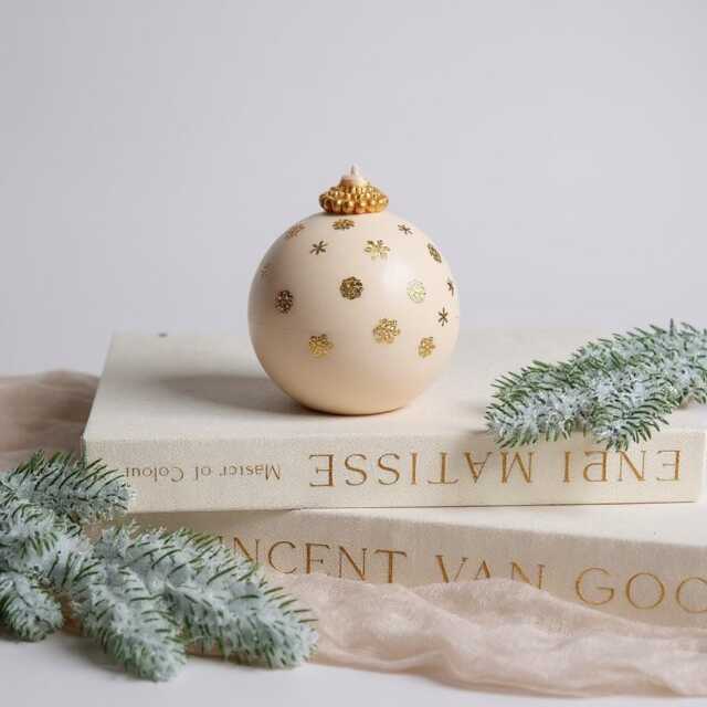Large Christmas Bauble Candle, Snowflake Ornament Candle, Festive Gift For Her, Holiday Table Decor, Secret Santa Present, Winter Home Candle Set - image 1