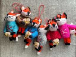 Felt Fox Decoration, Handfelted in Nepal, Gift. Home Accent, Tree Ornament - thumbnail 1