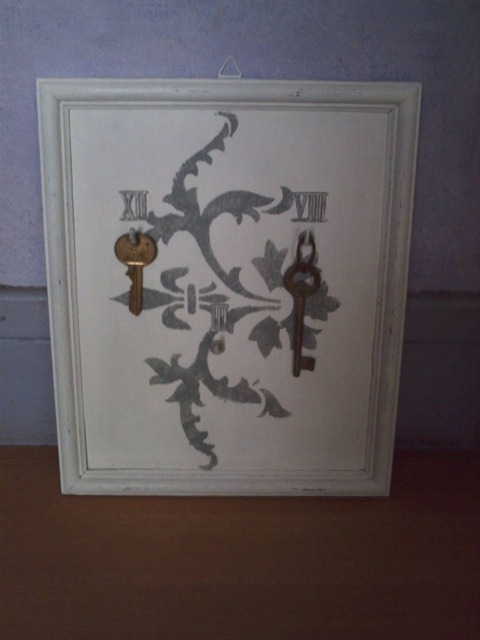 Table White Patina Key Holder - image 1
