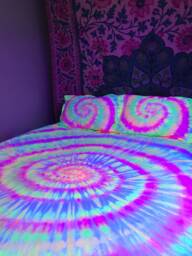 Black Light Reactive Tie Dye Bedding Set - Rave Decor - thumbnail 1