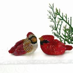 Cardinal Miniature Beaded Male Bird Figurine - thumbnail 4