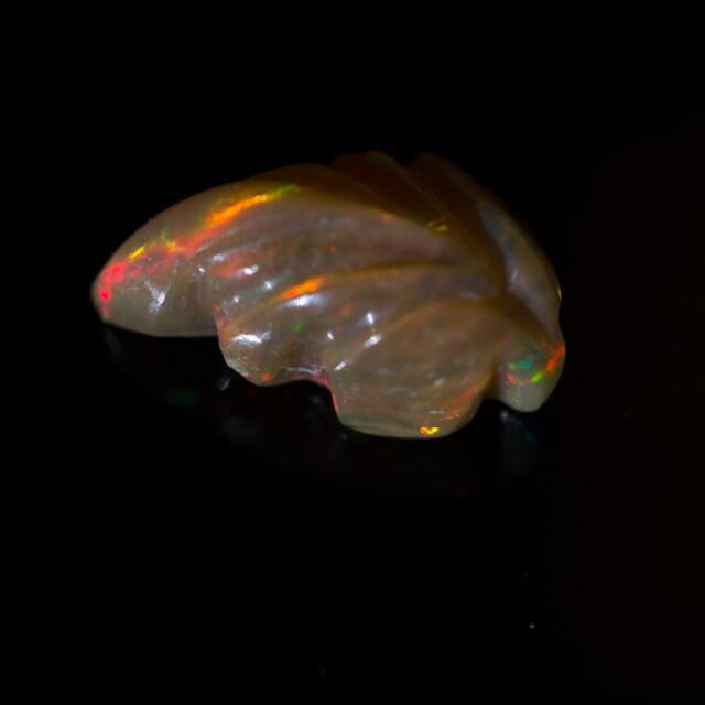 Opal Honeycomb Leaf Carving - 2 Cts