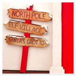 Christmas Fairy/Elf Door With Wreath & Accessories - thumbnail 2