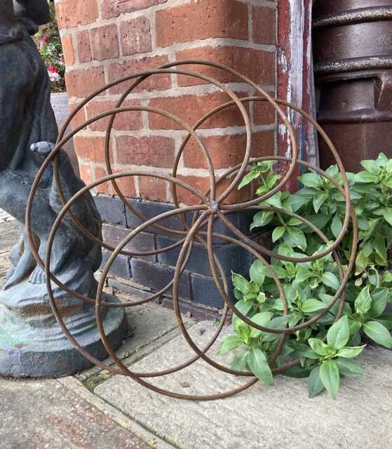 Large Metal Rusty Garden Sculpture Decorative Ornament Steel - image 1