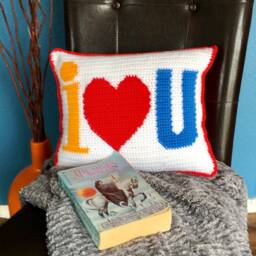 I Heart U Crochet Pillow Pattern - thumbnail 2