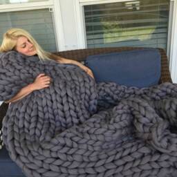 Super Chunky Knit Blanket, Chunky Knits, Merino Wool Yarn, Arm Knitted Throw - thumbnail 2