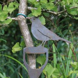 Rusty Metal Blackbird On Fork, Garden Art Sculpture - thumbnail 2