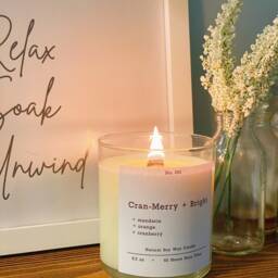 Cranberry + Mandarin Candle - Soy Wooden Wick Holiday - thumbnail 4