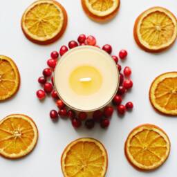 Cranberry + Mandarin Candle - Soy Wooden Wick Holiday - thumbnail 2
