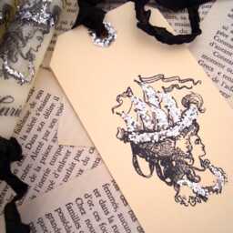Pair Of Cream Candles & Tag - Marie Antoinette With Silver Glitter Ooh La - thumbnail 3