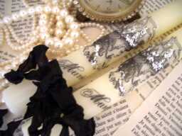 Pair Of Cream Candles & Tag - Marie Antoinette With Silver Glitter Ooh La - thumbnail 1