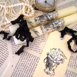 Pair Of Cream Candles & Tag - Marie Antoinette With Silver Glitter Ooh La - thumbnail 2