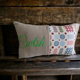 Welsh Blanket Style Cwtsh Cushion-Personalised Cushion - Quote Cushion-Welsh Tapestry Design Rectangle Cushion - thumbnail 2