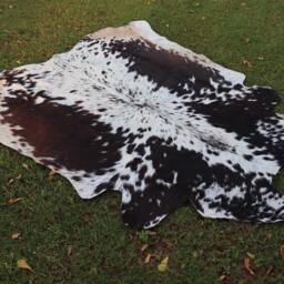 Cow Hide Rug - Brown & White Tricolor Cowhide Brazilian Leather Area Hair On Skin For Home Decor - thumbnail 2
