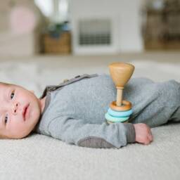 Colorblock Wooden Baby Rattle With Silicone Rings - thumbnail 3