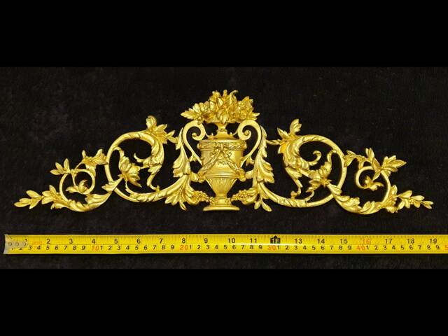 Large Ornate Applique Gilt Or White French Style Decorative Wall Furniture Onlay Moulding Pediment Plastic Decoration - image 1