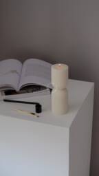 Roman Hourglass Soy Candle Ribbed Vegan Home Decor - thumbnail 1