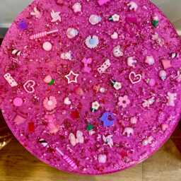 Pink Kitsch Resin Table - thumbnail 4