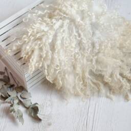 Newborn Curly Layer, Baby Photo Props, Cream White Wool Blanket, Fur Basket Stuffer - thumbnail 2