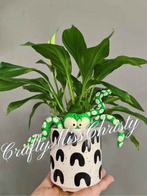 Glow-In-The-Dark Octopus Plant Pot Decoration Quirky Pet - image 1