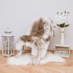 Giant Nordic Reindeer Rug Ethically Sourced Scandinavian Fur Carpet - thumbnail 3