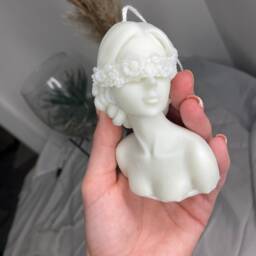 Lady Blindfold Soy Candle Hand-Poured Flower Design - thumbnail 4
