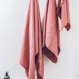 Linen Travel Towel - Pink Small Waffle Weave, Lightweight & Compact - thumbnail 3