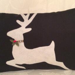 Christmas Reindeer Applique Lumbar Pillow Cover - Holiday Decor - thumbnail 2