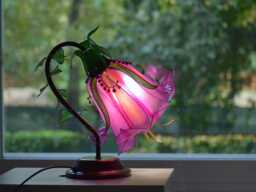 Table Lamp Hand-Made & Hand-Painted Pink Flower-Shaped in Resin