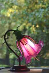 Table Lamp Hand-Made & Hand-Painted Pink Flower-Shaped in Resin - thumbnail 1