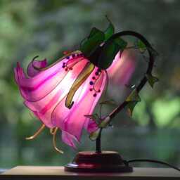 Table Lamp Hand-Made & Hand-Painted Pink Flower-Shaped in Resin - thumbnail 2