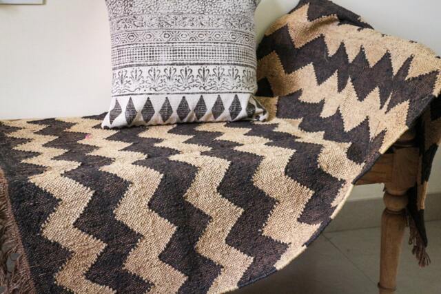 Handmade Jute Kilim Rug - 5x8 Ft Southwestern Zig Zag Design - image 1