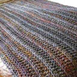 Crochet Blanket in Gray & Rainbow - thumbnail 4
